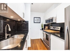 118 E 2nd St in North Vancouver, BC - Building Photo - Building Photo