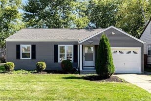 1247 Genesee Ave in Mayfield Heights, OH - Building Photo