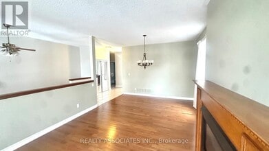 1076 Broughton Ln in Newmarket, ON - Building Photo - Building Photo