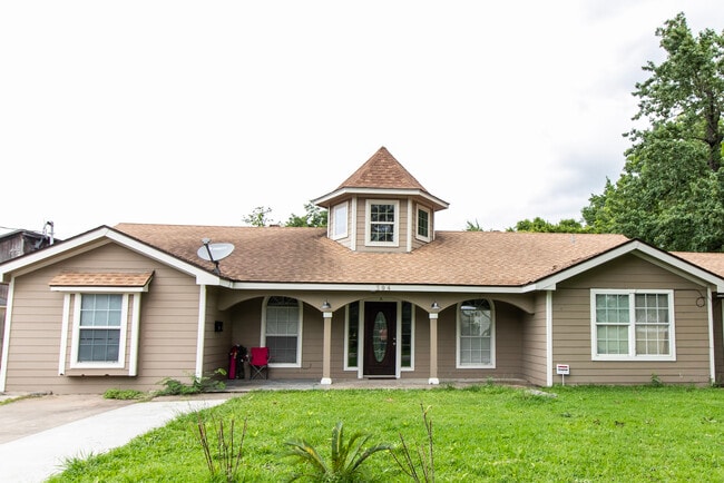 property at 304 Truman St,