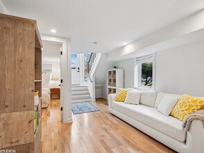 1025 Dewey Ave in Evanston, IL - Building Photo - Building Photo