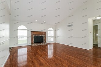 2435 Bluejay Way Ct in Florissant, MO - Building Photo - Building Photo