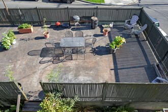 PD Parkdell Apartments in Seattle, WA - Building Photo - Building Photo