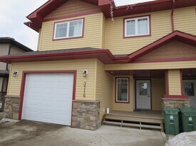 3718-3744 44 Ave in Bonnyville, AB - Building Photo