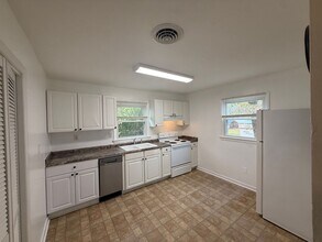 3806 Simms Rd in Norfolk, VA - Building Photo - Building Photo