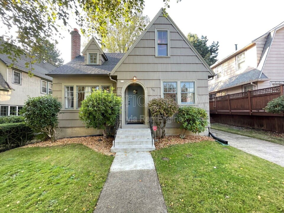 515 SE Peacock Ln in Portland, OR - Building Photo