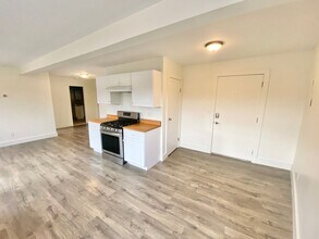 12 Malletts Bay Ave in Winooski, VT - Building Photo - Building Photo