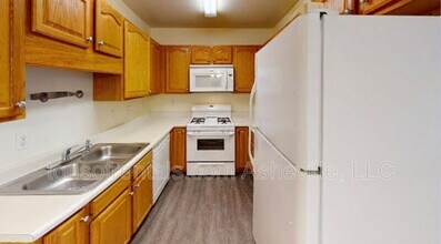 98 Rotunda Cir in Asheville, NC - Building Photo - Building Photo