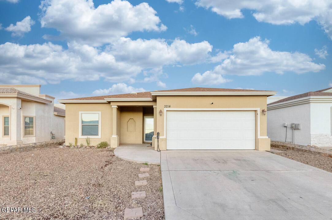 3214 Olive Point Pl in El Paso, TX - Building Photo