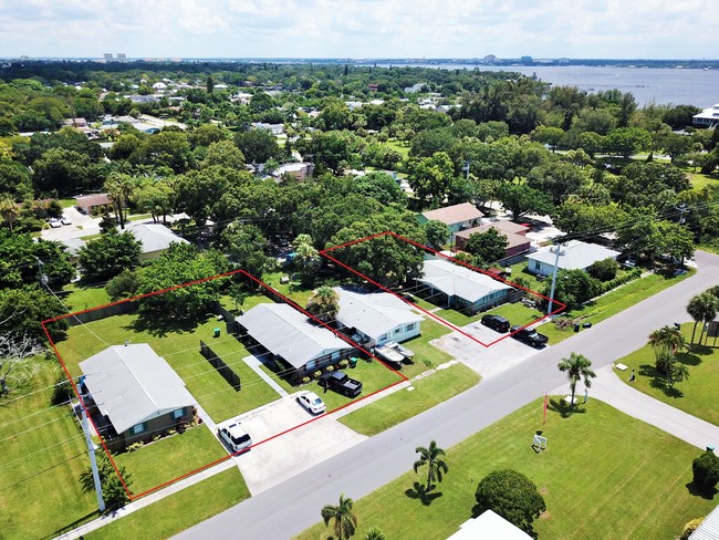 The Royal Mauian Apartments in Bradenton, FL - Foto de edificio - Primary Photo