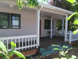 165 4th St in Ashland, OR - Building Photo