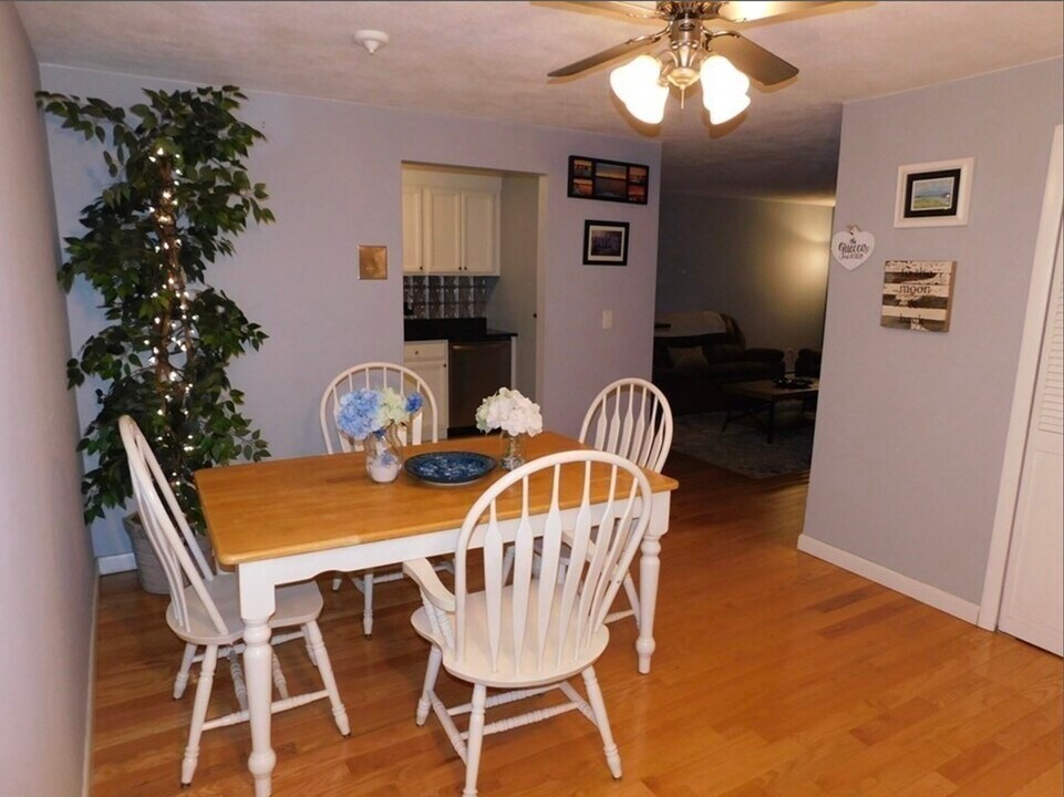 271 Albion St, Unit #11 in Wakefield, MA - Foto de edificio
