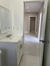922 NW 2nd St, Unit 4 in Miami, FL - Building Photo - Building Photo