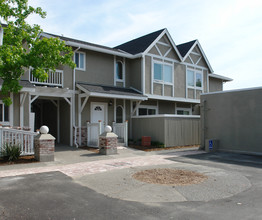 Magnolia Townhomes in Rohnert Park, CA - Building Photo - Building Photo