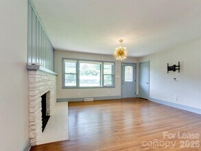 3921 Sheffield Dr in Charlotte, NC - Building Photo - Building Photo