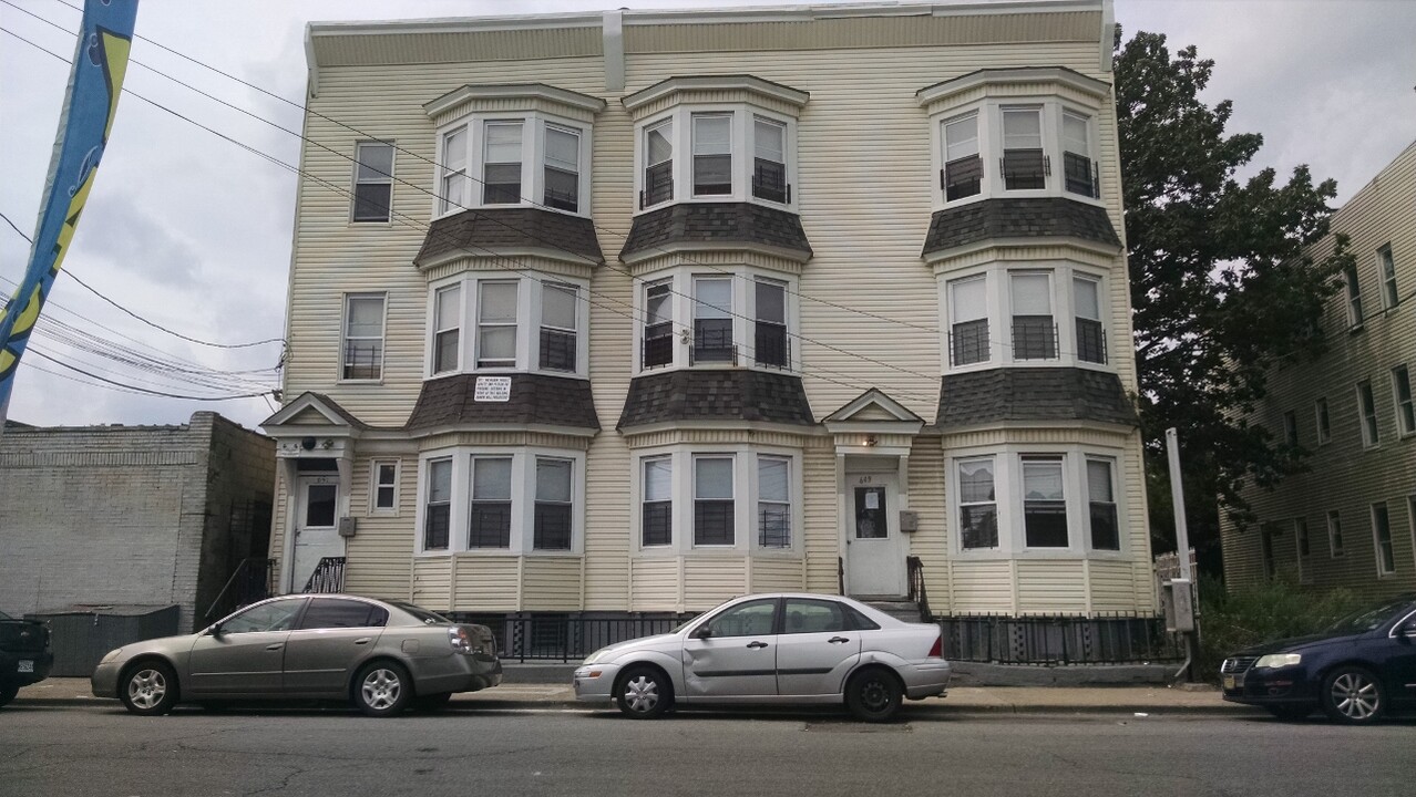 88 Elwood Ave, Unit 3rd Floor in Newark, NJ - Building Photo