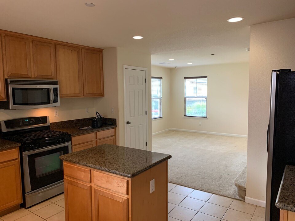 748 Stonehaven Loop in Woodland, CA - Building Photo