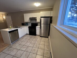 12932-12118 118 Ave NW in Edmonton, AB - Building Photo - Building Photo