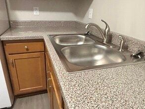 225 Hillview Ln, Unit 203 in Youngwood, PA - Building Photo - Building Photo