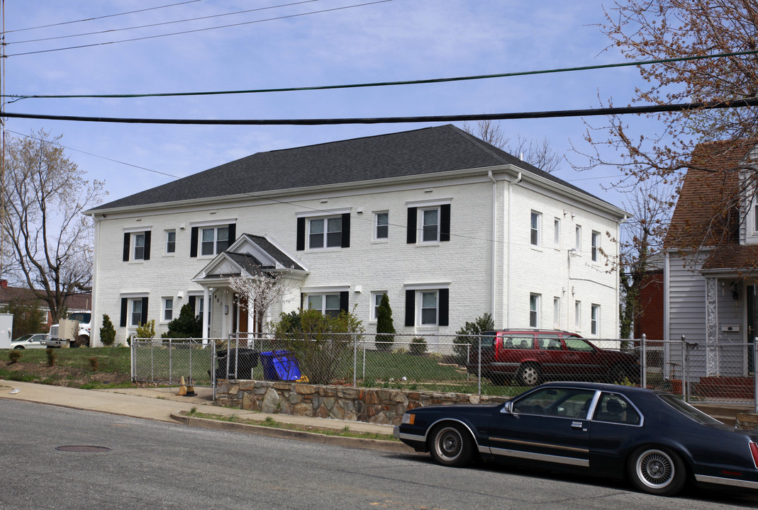 401 S Courthouse Rd in Arlington, VA - Building Photo