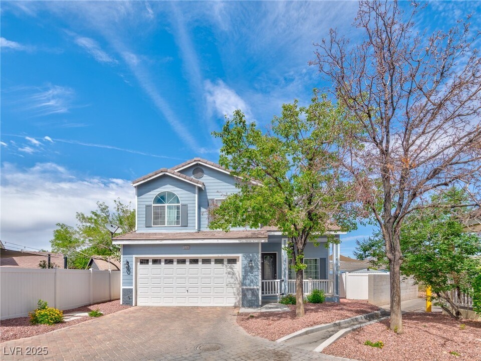 10260 Cherry Brook St in Las Vegas, NV - Building Photo
