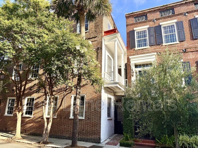 22 Wentworth St in Charleston, SC - Foto de edificio