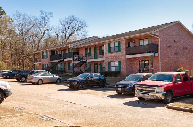 4133 NE Stallings Dr in Nacogdoches, TX - Foto de edificio - Building Photo