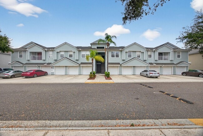 7047 Deer Lodge Cir