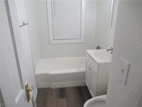 1616 Douglas Rd in Wickliffe, OH - Building Photo - Building Photo