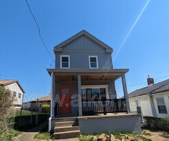 102 Glenbury St in Pittsburgh, PA - Building Photo