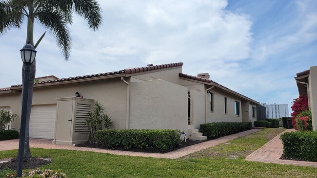 2339 Harbour Oaks Dr in Longboat Key, FL - Building Photo - Building Photo