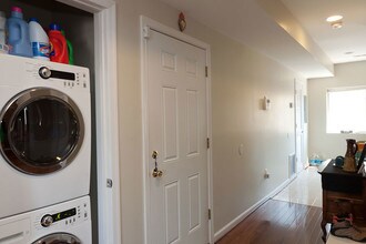 519 16th St SE, Unit Apt 2 in Washington, DC - Building Photo - Building Photo