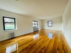 155 Union Ave, Unit F in Rutherford, NJ - Building Photo