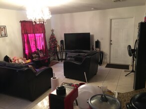 10345 NW 35th Ave in Miami, FL - Building Photo - Building Photo