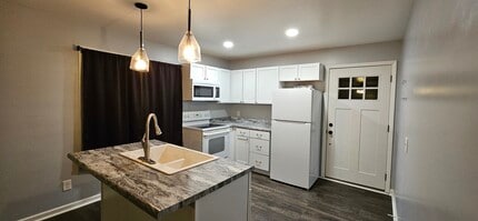 104 N Main St in Princeton, IL - Building Photo - Building Photo