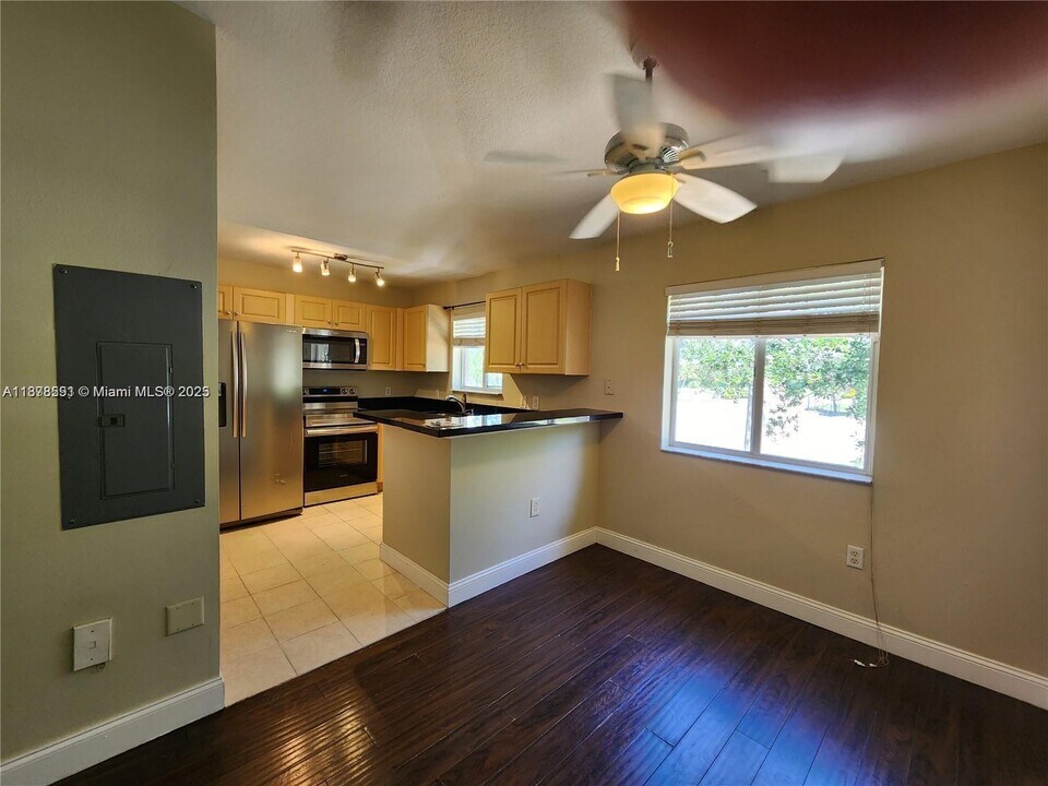 3810 N Jog Rd in West Palm Beach, FL - Building Photo