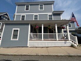 54 Dixon St, Unit 1 in Newport, RI - Building Photo