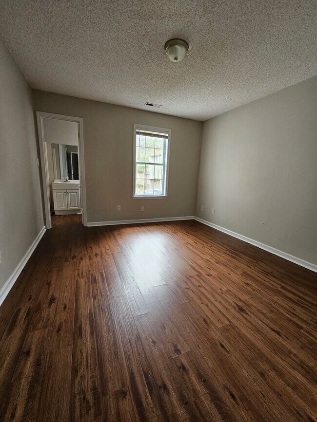 109 Creekview Dr in Jacksonville, NC - Foto de edificio - Building Photo