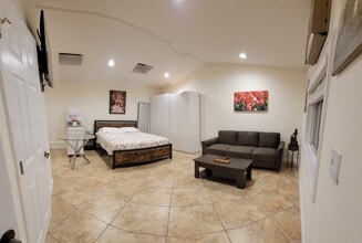 741 W Dryden St, Unit A in Glendale, CA - Building Photo - Building Photo