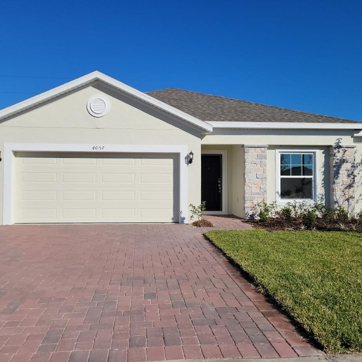 4057 Serene Water Ave in Eustis, FL - Building Photo
