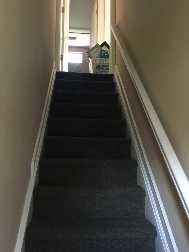 323 Edelweiss Rd, Unit Upstairs apartment in West Islip, NY - Building Photo - Building Photo