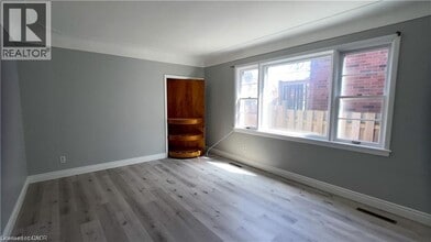 336 Queenston Rd in Hamilton, ON - Building Photo - Building Photo