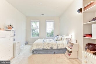 2321 25th St S, Unit Unit 104 in Arlington, VA - Foto de edificio - Building Photo