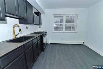 401 Undercliff Ave, Unit B1 in Edgewater, NJ - Building Photo - Building Photo
