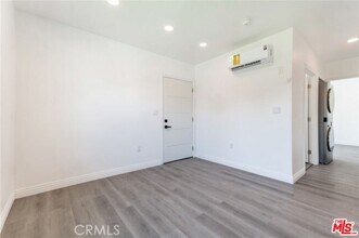11910 Elkwood St in Los Angeles, CA - Building Photo - Building Photo