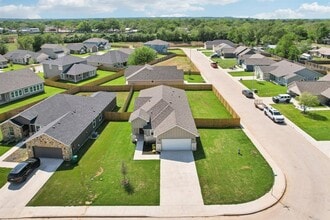 118 Callie St in Smithville, TX - Building Photo - Building Photo