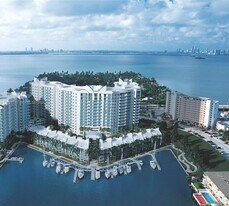 7900 Harbor Island Dr in Miami Beach, FL - Building Photo