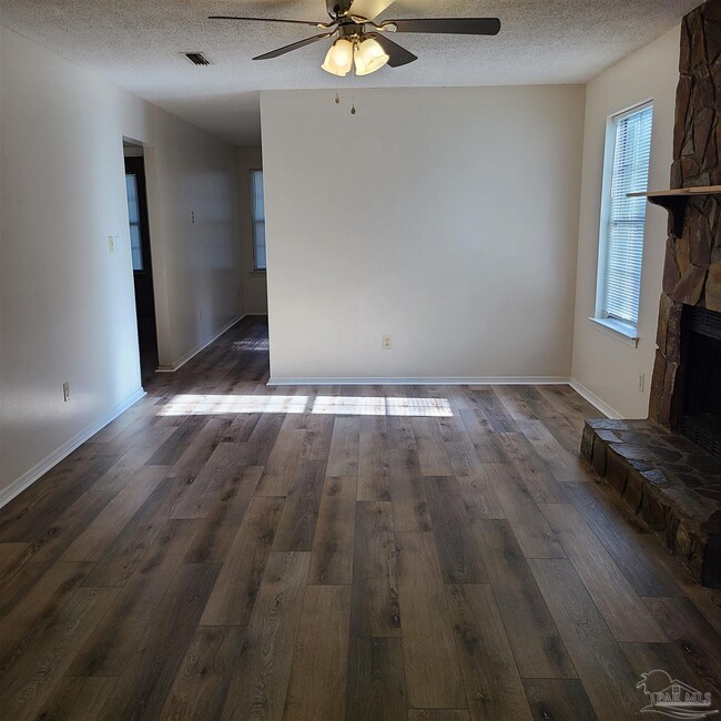 7804 Deborah Dr in Pensacola, FL - Building Photo - Building Photo