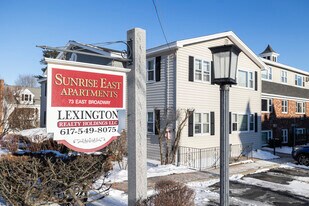 Sunrise East Apartments in Derry, NH - Building Photo