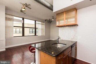 1100 S Broad St in Philadelphia, PA - Building Photo - Building Photo
